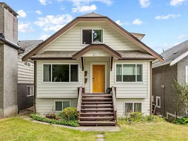 House for sale in Vancouver, Vancouver West, 3579 W 18th Avenu.