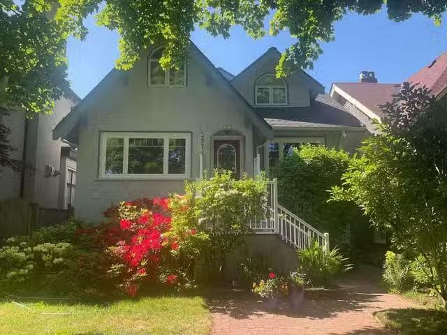 House for sale in Vancouver, Vancouver West, 3974 W 18th Avenu.