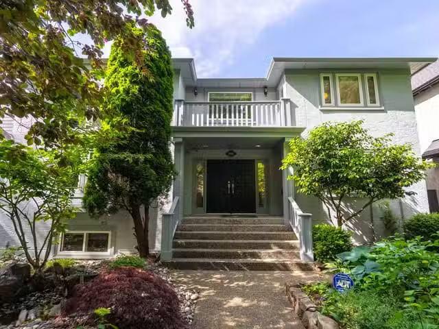 House for sale in Vancouver, Vancouver West, 3985 W 14th Avenu.