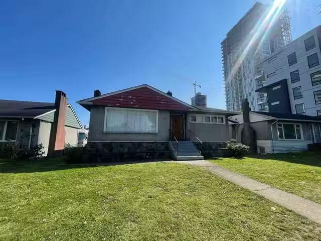 House for sale in Vancouver, Vancouver West, 426 W 41st Avenue.