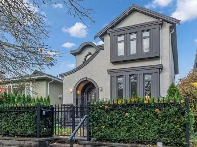 House for sale in Vancouver, Vancouver West, 4217 W 16th Avenu.