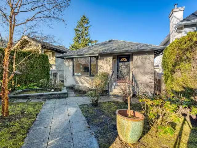 House for sale in Vancouver, Vancouver West, 4377 W 12th Avenu.