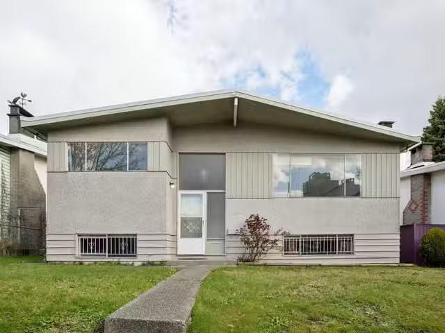 House for sale in Vancouver, Vancouver West, 585 W 65th Avenue.