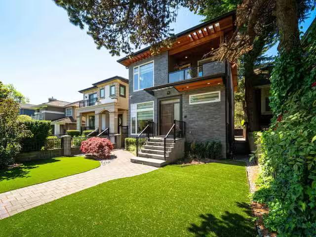 House for sale in Vancouver, Vancouver West, 6007 Larch Street.