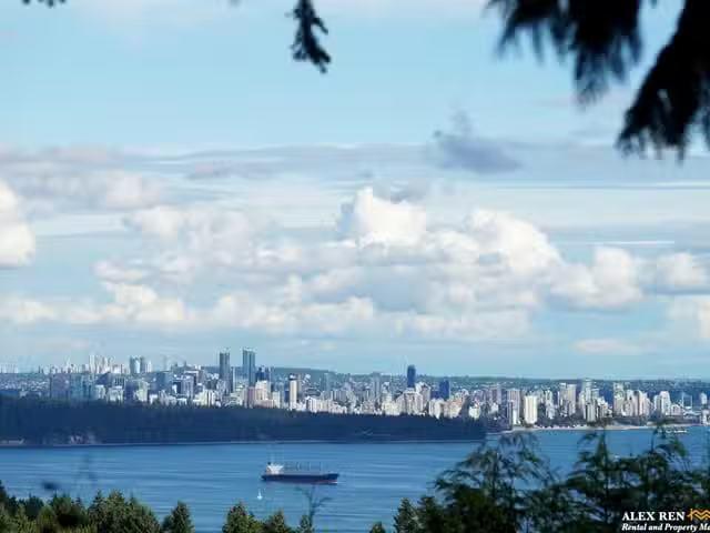 House for sale in West Vancouver, West Vancouver, 4408 Woodpar.