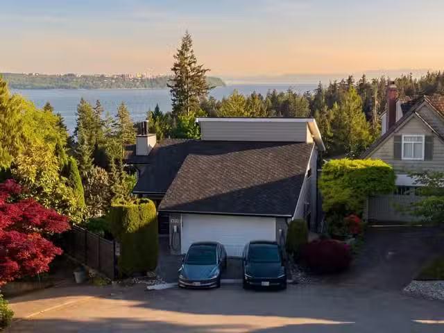 House for sale in West Vancouver, West Vancouver, 4778 Meadfei.