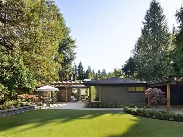House for sale in West Vancouver, West Vancouver, 5075 Howe So.