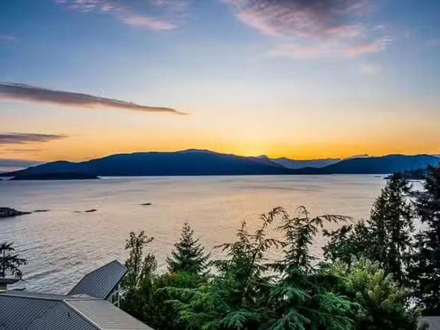 House for sale in West Vancouver, West Vancouver, 5134 Pitcair.