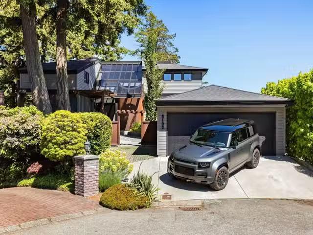 House for sale in West Vancouver, West Vancouver, 5132 Alderfe.