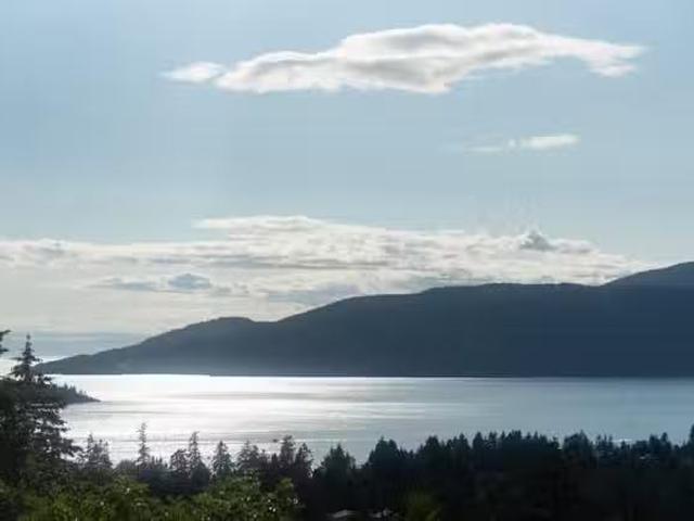 House for sale in West Vancouver, West Vancouver, 5267 Aspen D.