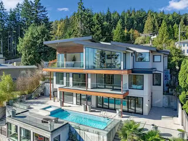 House for sale in West Vancouver, West Vancouver, 535 Craigmoh.