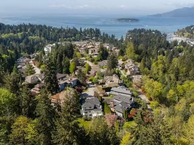 House for sale in West Vancouver, West Vancouver, 5399 Westhav.
