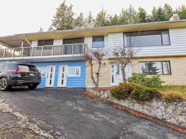 House for sale in West Vancouver, West Vancouver, 556 Ballantr.