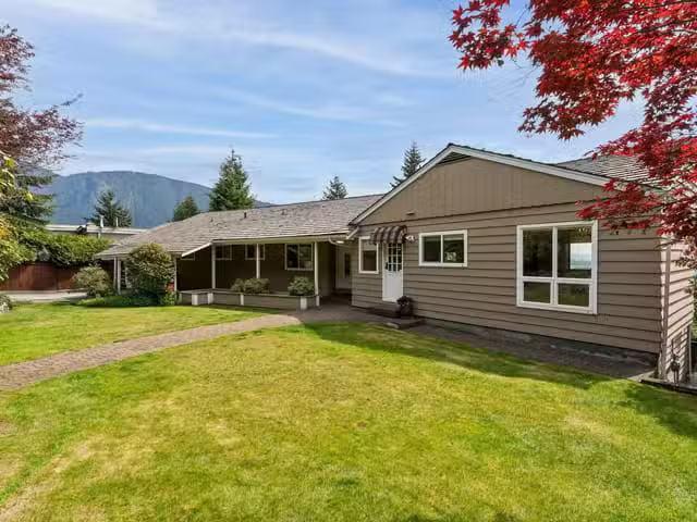 House for sale in West Vancouver, West Vancouver, 606 Hawstead.