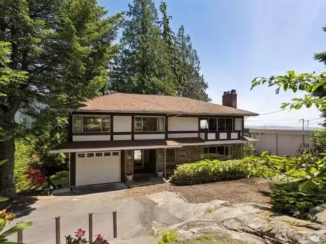 House for sale in West Vancouver, West Vancouver, 615 Ballantr.