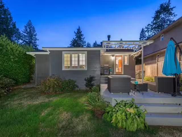House for sale in West Vancouver, West Vancouver, 6431 Roseber.
