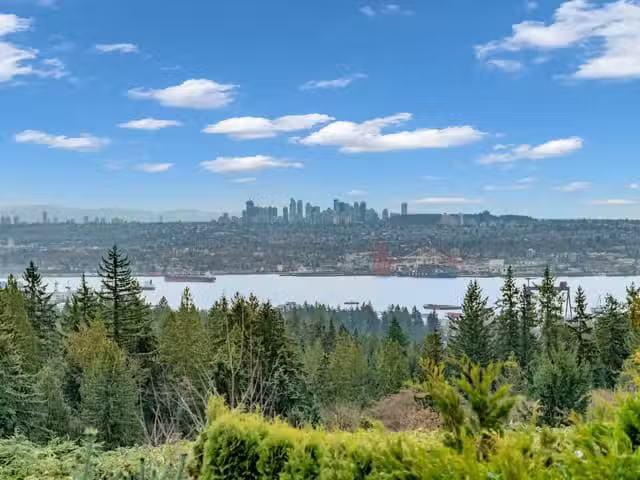 House for sale in West Vancouver, West Vancouver, 715 King Geo.