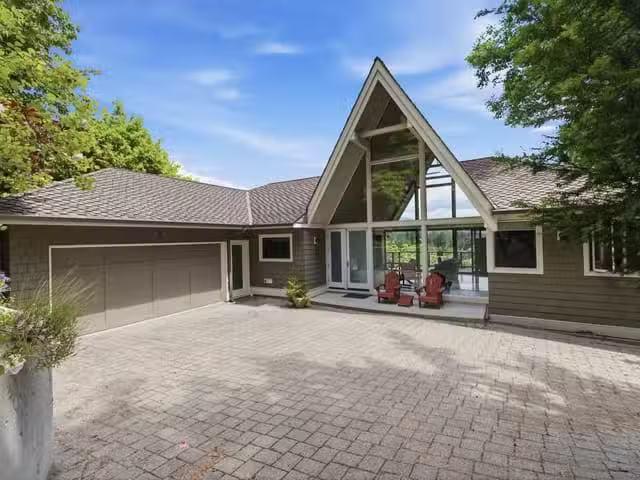 House for sale in West Vancouver, West Vancouver, 820 Younette.