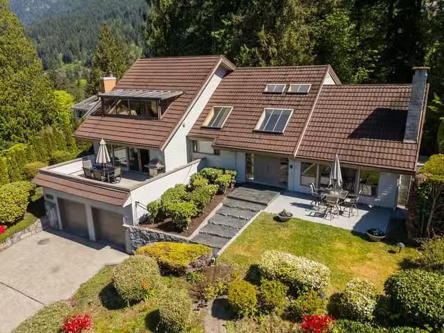 House for sale in West Vancouver, West Vancouver, 8570 Ansell.