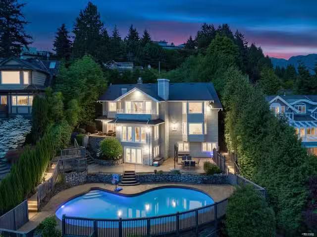 House for sale in West Vancouver, West Vancouver, 880 Younette.
