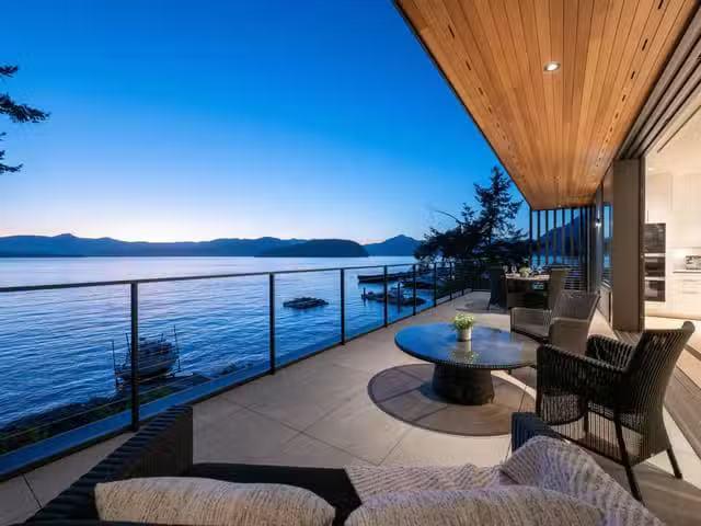 House for sale in West Vancouver, West Vancouver, 8885 Lawrenc.