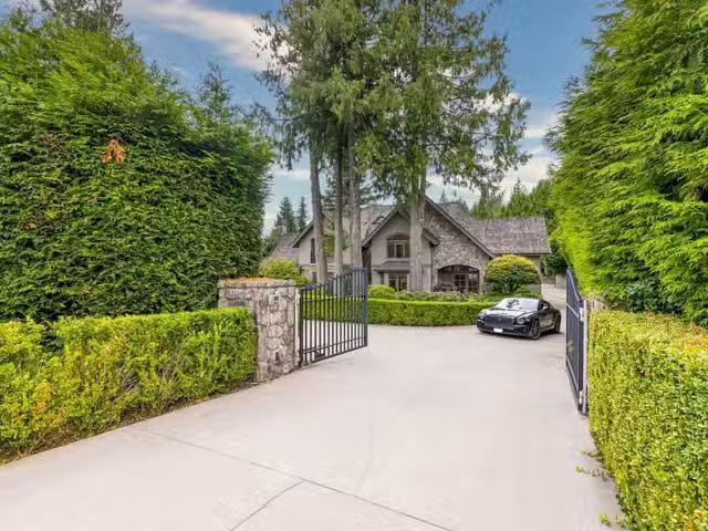 House for sale in West Vancouver, West Vancouver, 920 Pyrford.