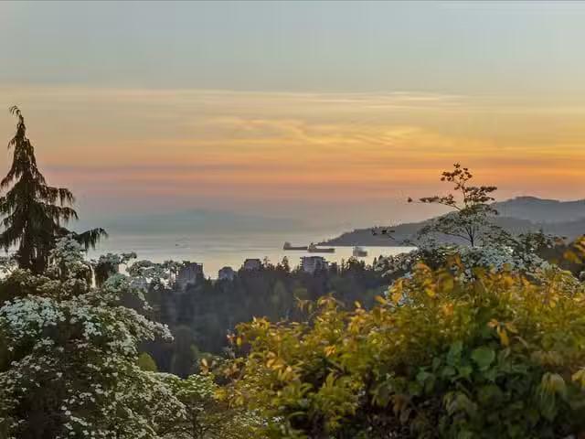 House for sale in West Vancouver, West Vancouver, 982 Braeside.