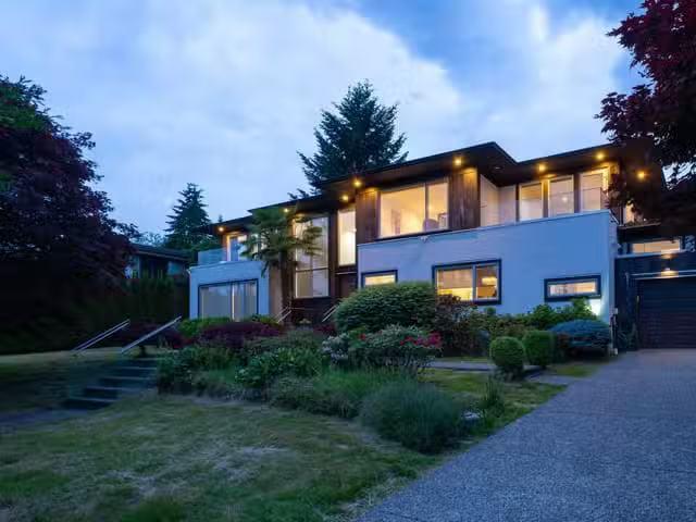 House for sale in West Vancouver, West Vancouver, 985 Eyremoun.
