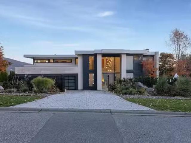 House for sale in West Vancouver, West Vancouver, 1027 Millstr.