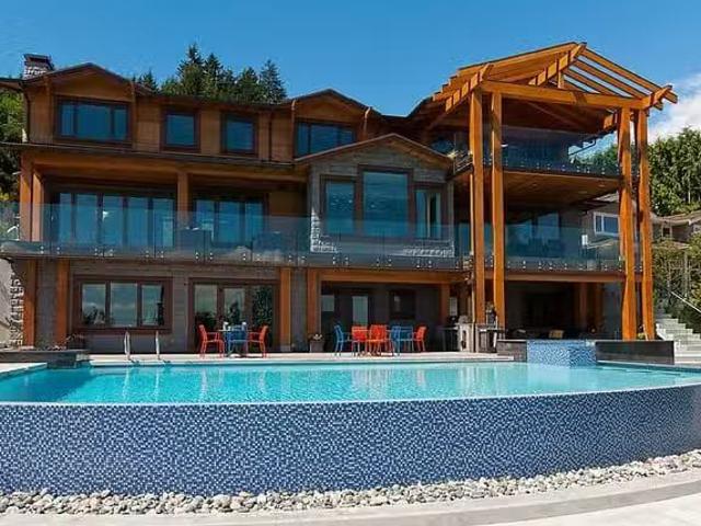 House for sale in West Vancouver, West Vancouver, 1037 Millstr.