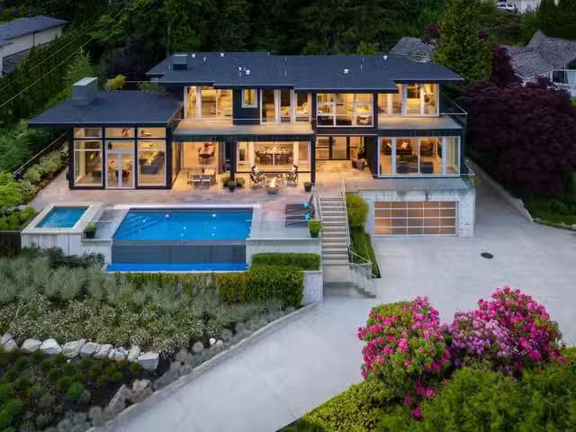 House for sale in West Vancouver, West Vancouver, 1065 Grovela.