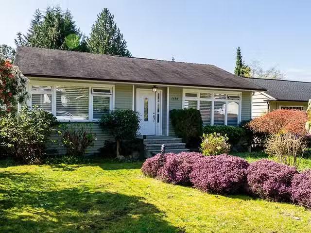 House for sale in West Vancouver, West Vancouver, 1126 Kings A.