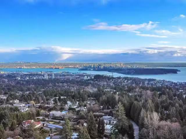 House for sale in West Vancouver, West Vancouver, 1135 Grovela.