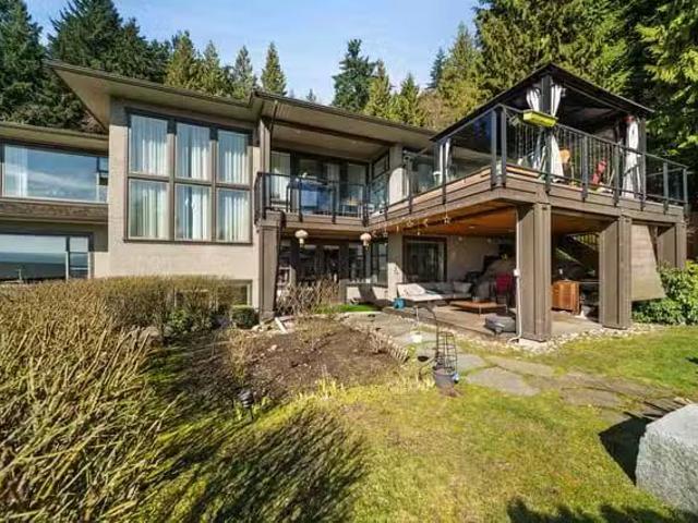House for sale in West Vancouver, West Vancouver, 1162 Millstr.