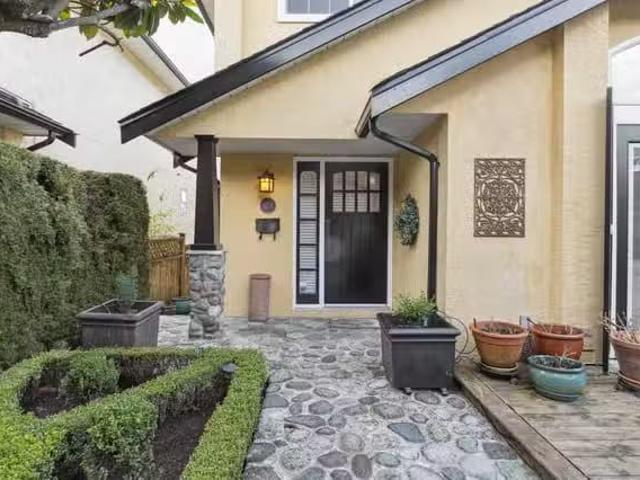 House for sale in West Vancouver, West Vancouver, 1274 Esquima.