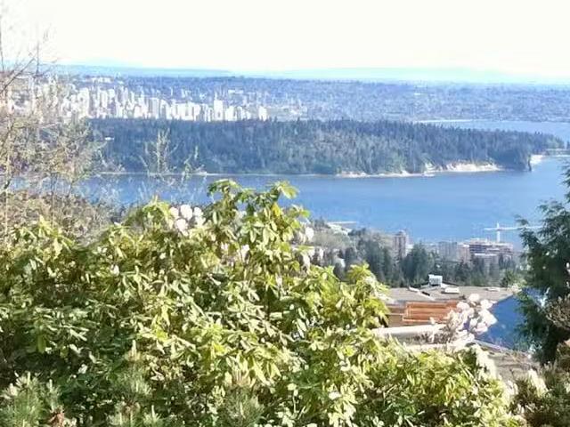 House for sale in West Vancouver, West Vancouver, 1378 Chartwe.