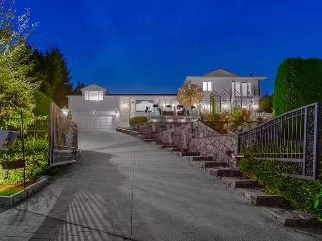 House for sale in West Vancouver, West Vancouver, 1391 Chartwe.