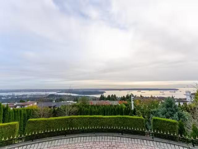 House for sale in West Vancouver, West Vancouver, 1409 Chartwe.