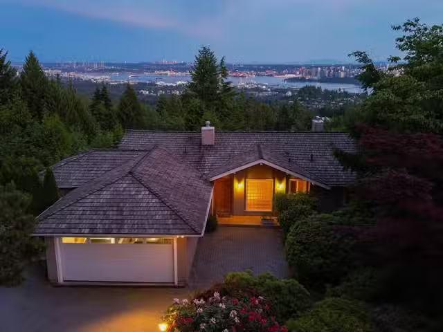 House for sale in West Vancouver, West Vancouver, 1440 Sandhur.