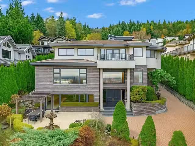 House for sale in West Vancouver, West Vancouver, 1525 Errigal.