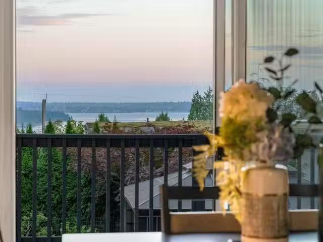 House for sale in West Vancouver, West Vancouver, 1550 Palmers.