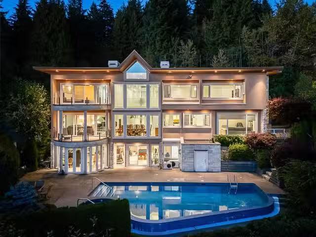 House for sale in West Vancouver, West Vancouver, 1562 Pinecre.