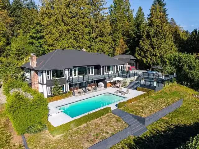 House for sale in West Vancouver, West Vancouver, 2090 26th St.