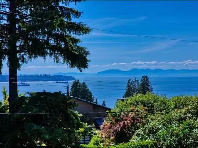 House for sale in West Vancouver, West Vancouver, 2233 Palmers.