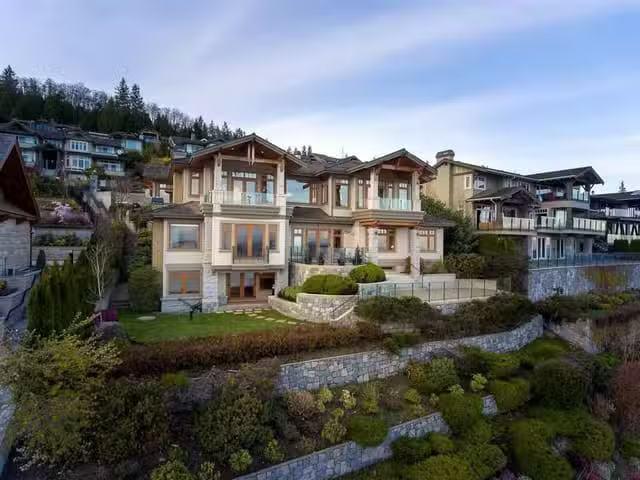 House for sale in West Vancouver, West Vancouver, 2420 Halston.