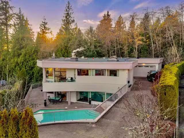 House for sale in West Vancouver, West Vancouver, 2490 Westhil.