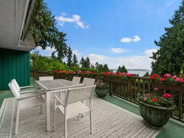 House for sale in West Vancouver, West Vancouver, 2660 Queens.