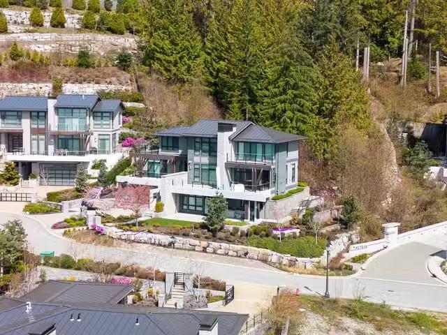 House for sale in West Vancouver, West Vancouver, 2948 Burfiel.