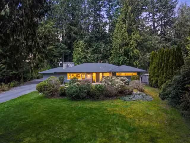 House for sale in West Vancouver, West Vancouver, 355 Rabbit L.