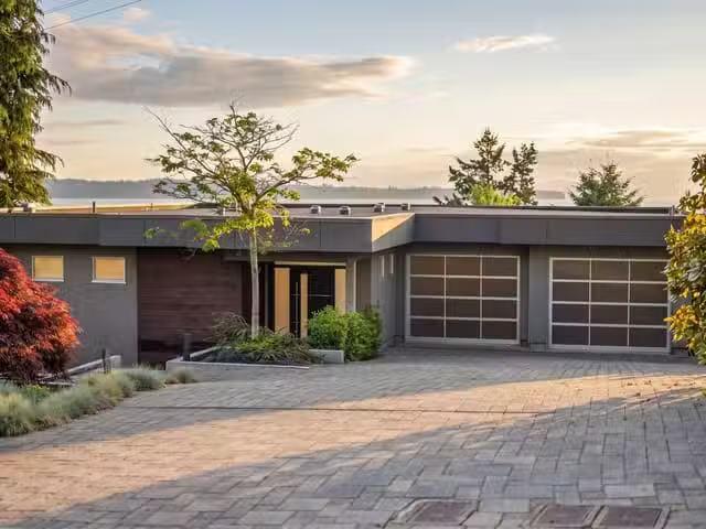 House for sale in White Rock, South Surrey White Rock, 14220 M.
